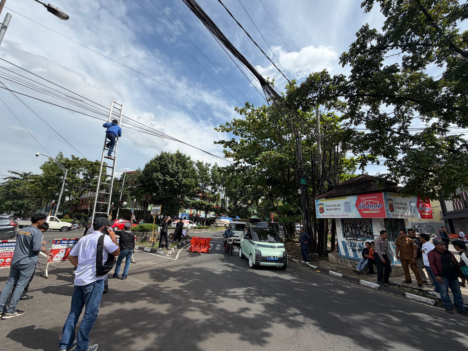 Kado Nataru untuk Warga, Jalan Buahbatu Bandung Bersih dari 780 Tiang dan 2,6 Km Kabel Udara