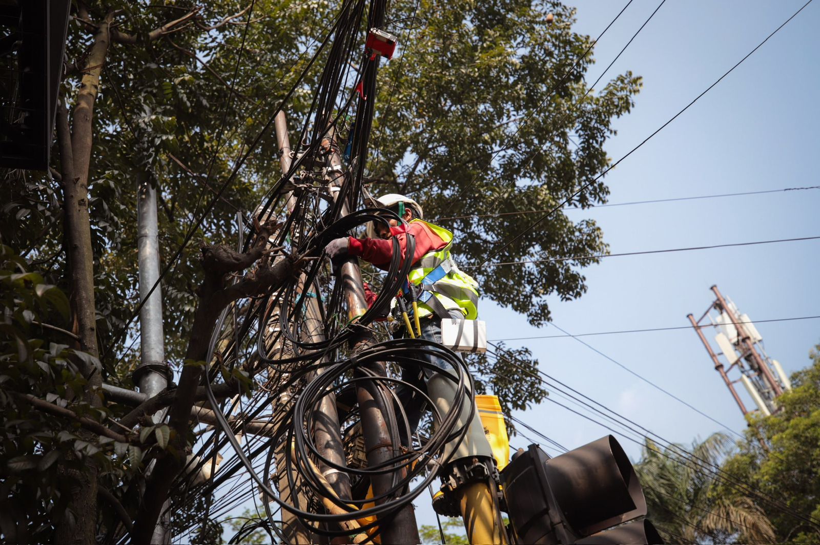 Pemkot Genjot Penataan Infrastruktur, Kabel Udara di Jalan Veteran dan Tera Segera Dipotong